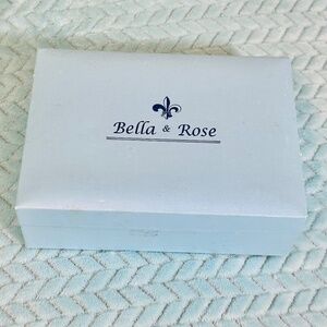Freshwater pearls - Bella & Rose set pearl earrings & necklace w/watch